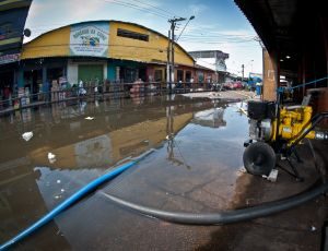 Imagem da notícia - Defesa Civil Am instala bombas de propulsão na Manaus Moderna para diminuir odor e risco de doenças