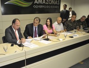 Imagem da notícia - Governador Omar Aziz anuncia chegada de cartão Amazonas Solidário a mais 11 municípios atingidos pela cheia