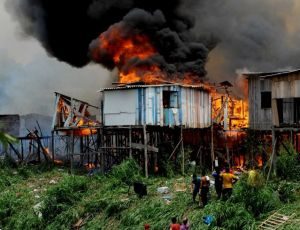 Imagem da notícia - Primeira-dama Nejmi Aziz anuncia ajuda humanitária para 545 famílias atingidas no incêndio do São Jorge