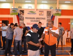 Imagem da notícia - Ações de Defesa Civil: Entrega de cheques do Programa Amazonas Solidário para as famílias de Humaitá