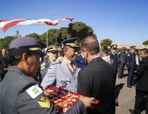 Imagem da notícia - No dia Nacional dos Bombeiros, Comandante do CBMAM, coronel Roberto Rocha, é condecorado em Brasília