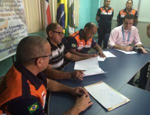 Imagem da notícia - Governo do Estado realiza repasse de mais de meio milhão ao município de Boca do Acre, para apoio em ações de socorro às famílias afetadas