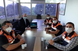 Reunião de agentes da Defesa Civil do Amazonas com dr. Michel Cadenas representante da comitiva do Hospital Sírio Libanês