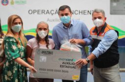 Wilson Lima entrega cartões do Auxílio Estadual Enchente e cestas básicas em Manaus – 09.06.2021