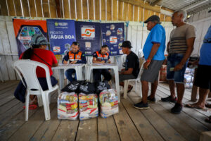 Imagem da notícia - Governador do Amazonas, entrega 1 mil cestas básicas ao município de Caapiranga