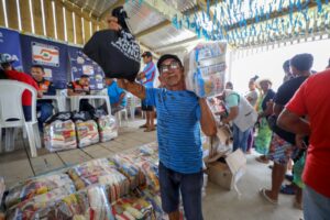 Imagem da notícia - Famílias destacam importância da ajuda humanitária do Governo do Amazonas no período de estiagem