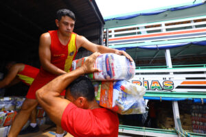 Imagem da notícia - Governo do Amazonas entrega mais 1,3 mil cestas básicas para apoiar famílias em três Unidades de Conservação