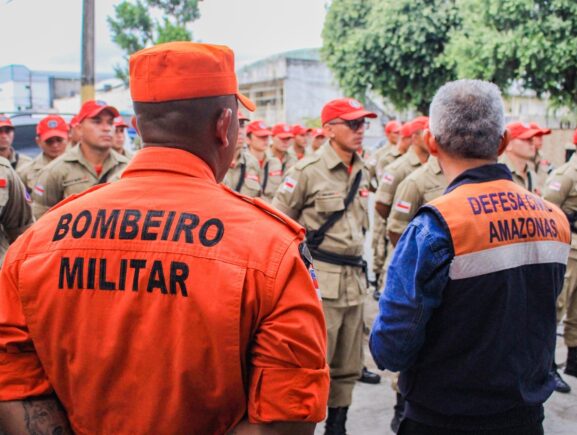 Defesa Civil do Amazonas recebe visita dos alunos soldados do Corpo de Bombeiros Militar do Amazonas durante curso de formação