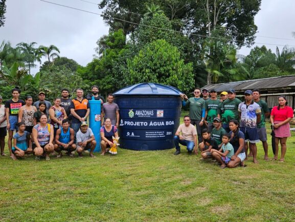 Moradores da Reserva de Desenvolvimento Sustentável Rio Amapá comemoram acesso à água potável em comunidades